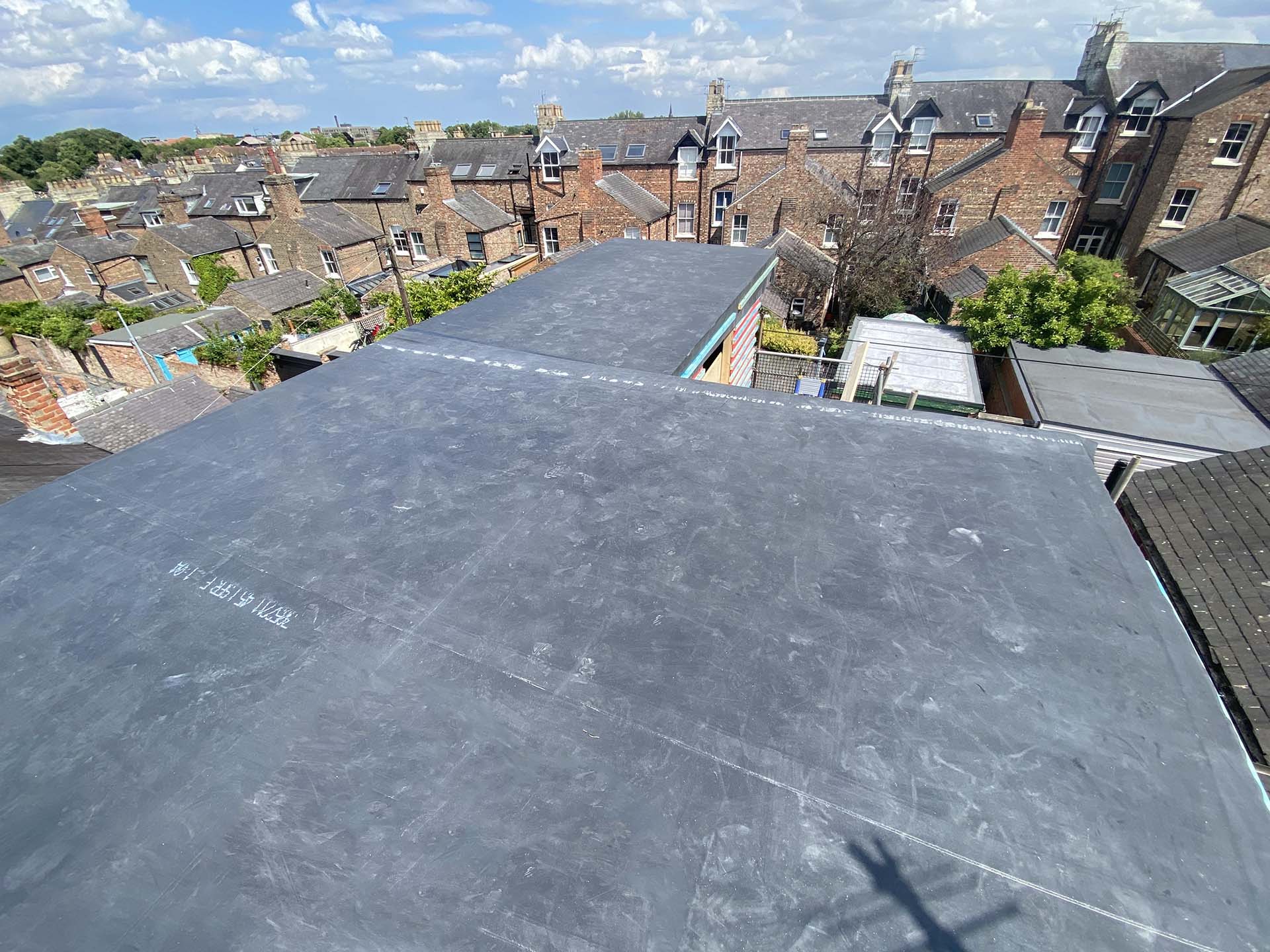 Roof fitted with firestone epode rubber membrane